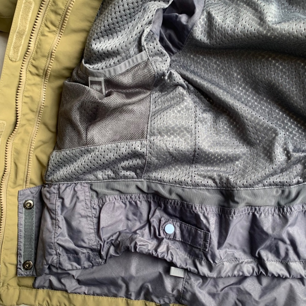 The North Face waterproof jacket, ski/snowbord - Picture 7 of 10